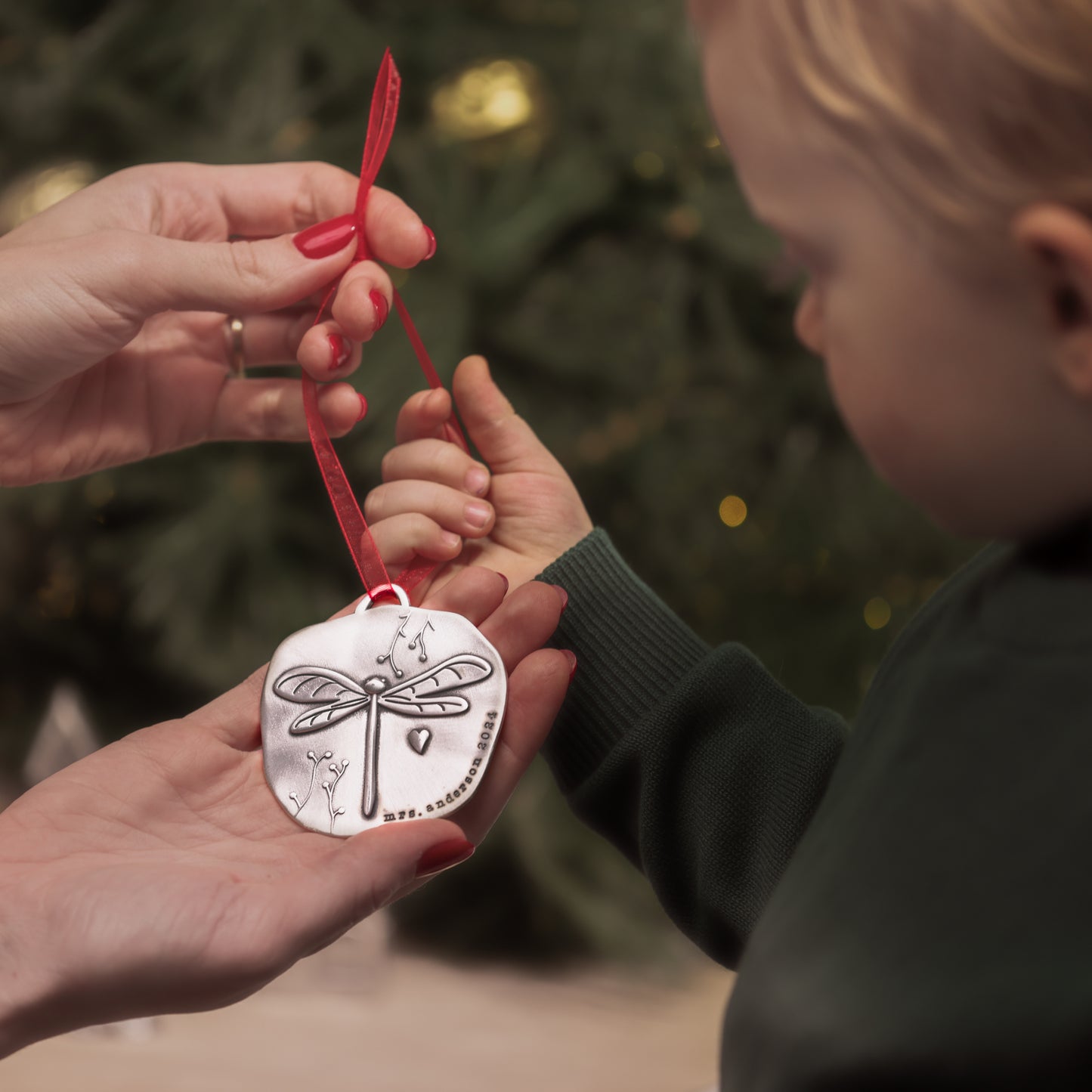 Dragonfly Fly By Ornament (Pewter)