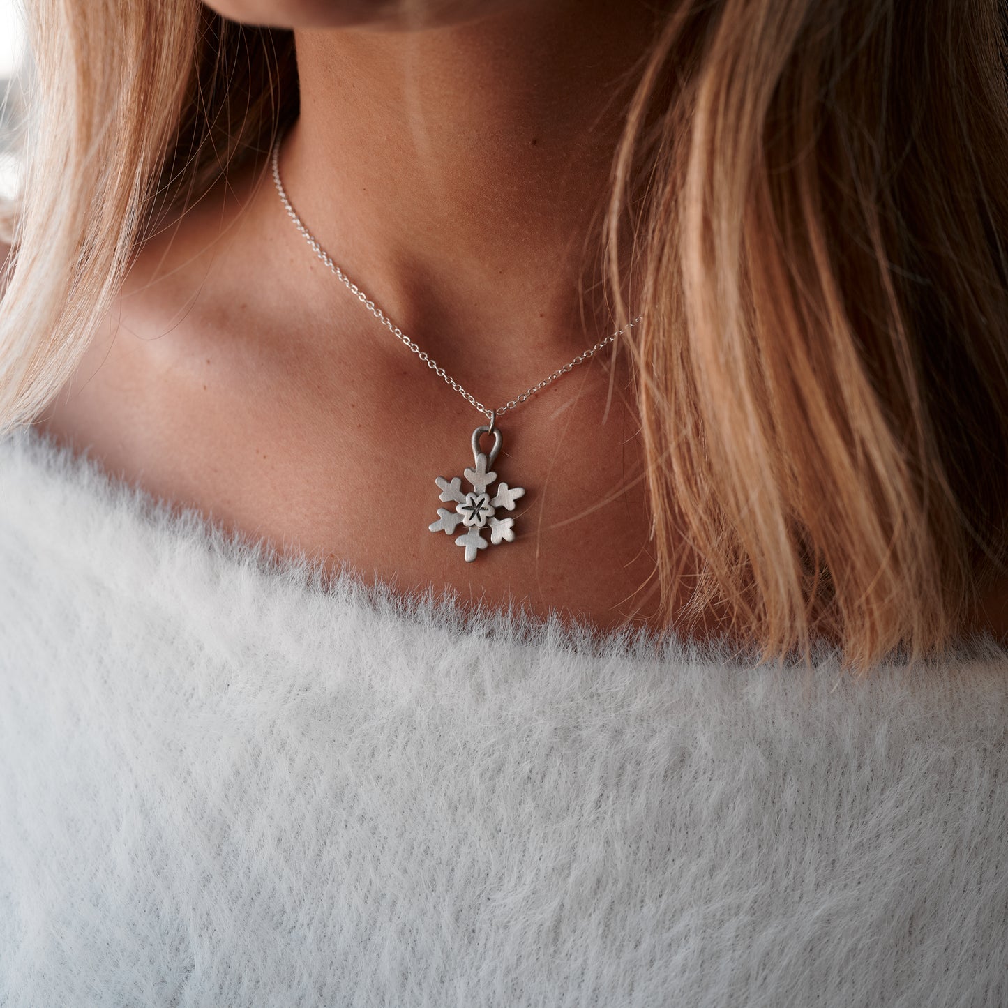 Snow Flurry Necklace (Pewter)