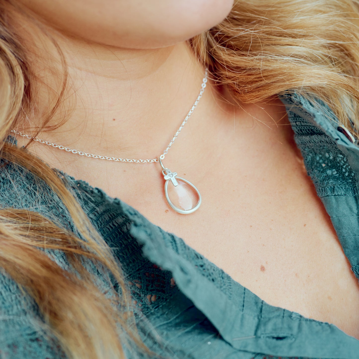 Clear and Bright Cross Necklace (Sterling Silver)