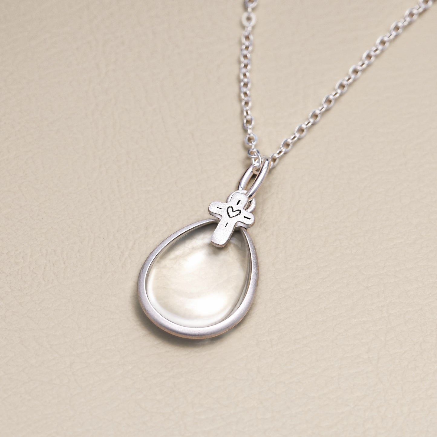 Clear and Bright Cross Necklace (Sterling Silver)