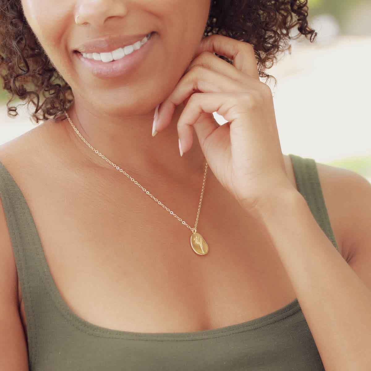 December Birth Flower Necklace (Gold Plated)
