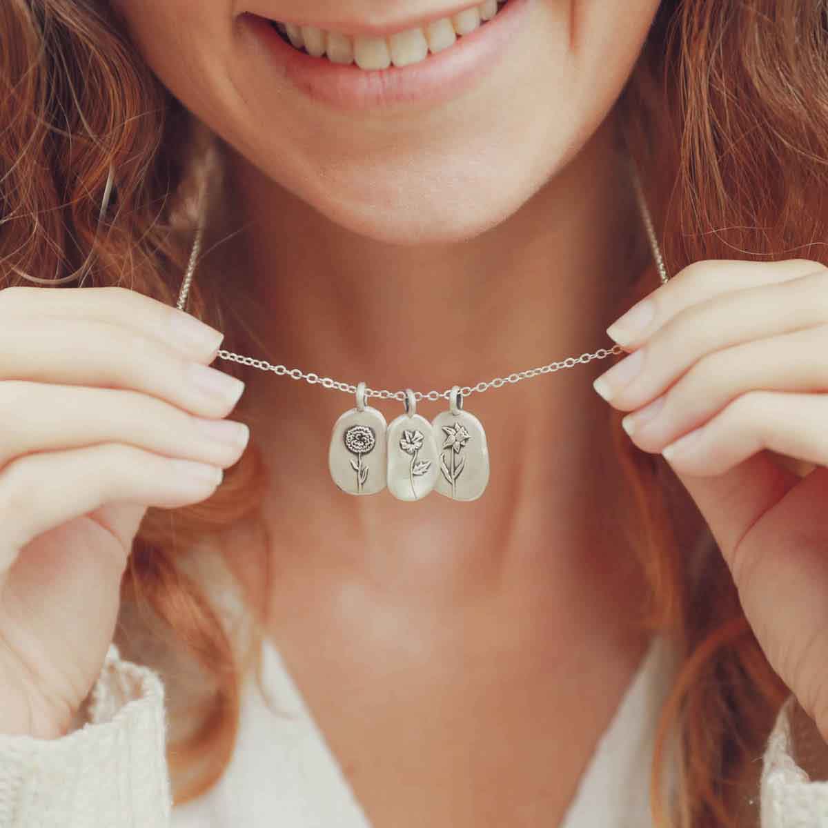 February Birth Flower Necklace (Sterling Silver)