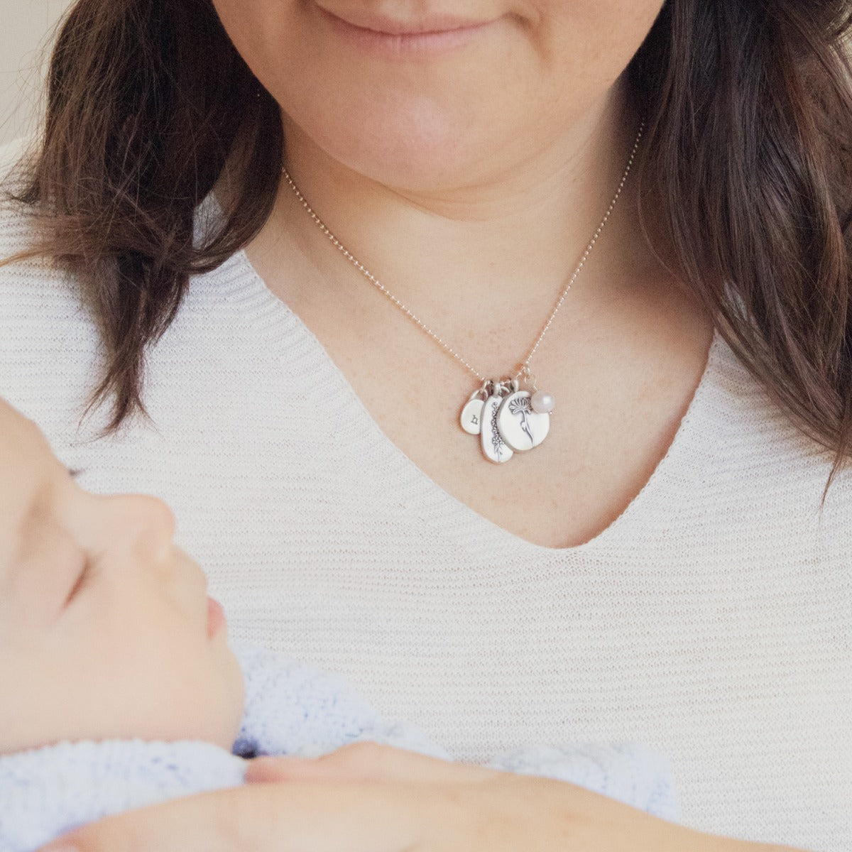 November Birth Flower Necklace (Sterling Silver)
