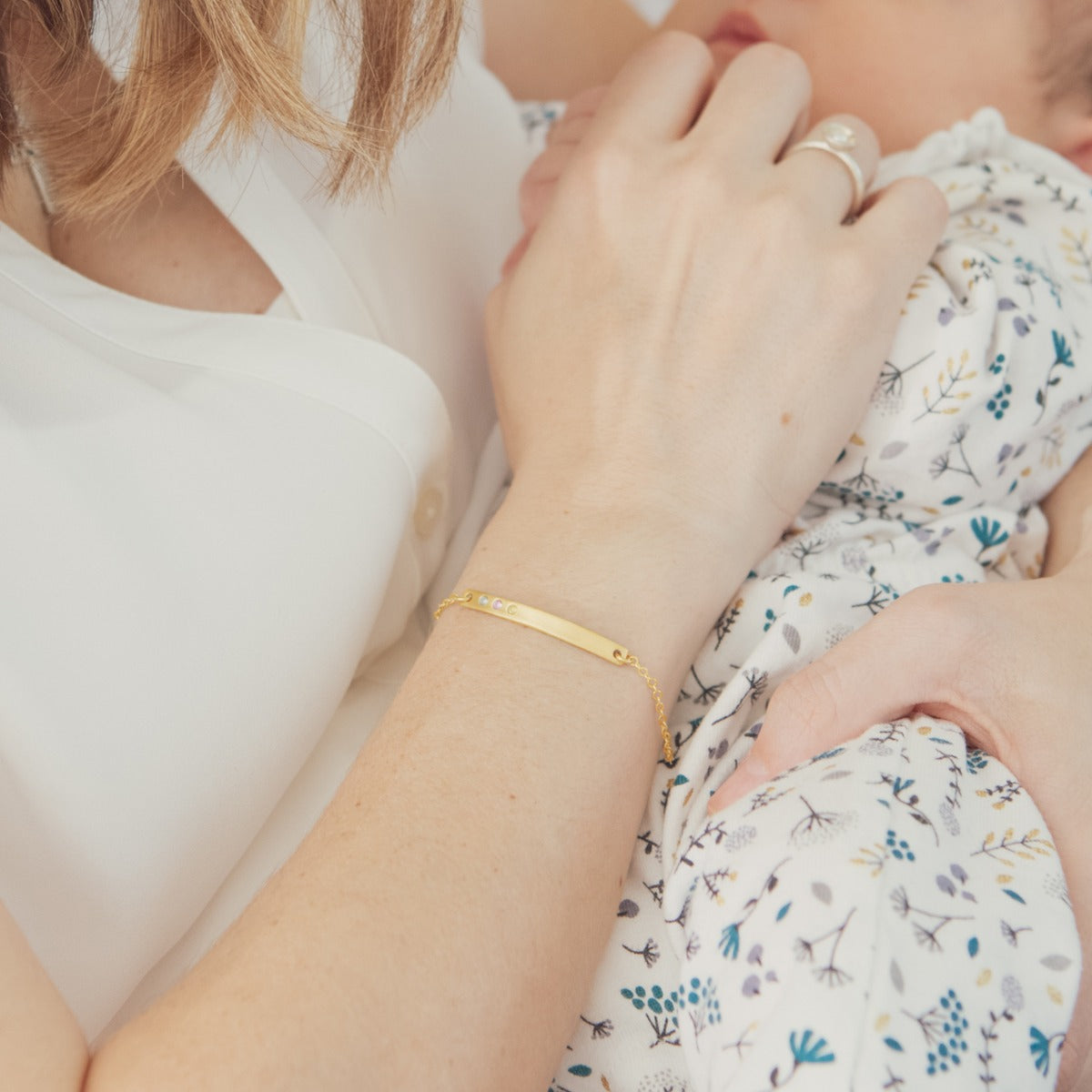 Cross Bar Birthstone Bracelet (9K Solid Gold)