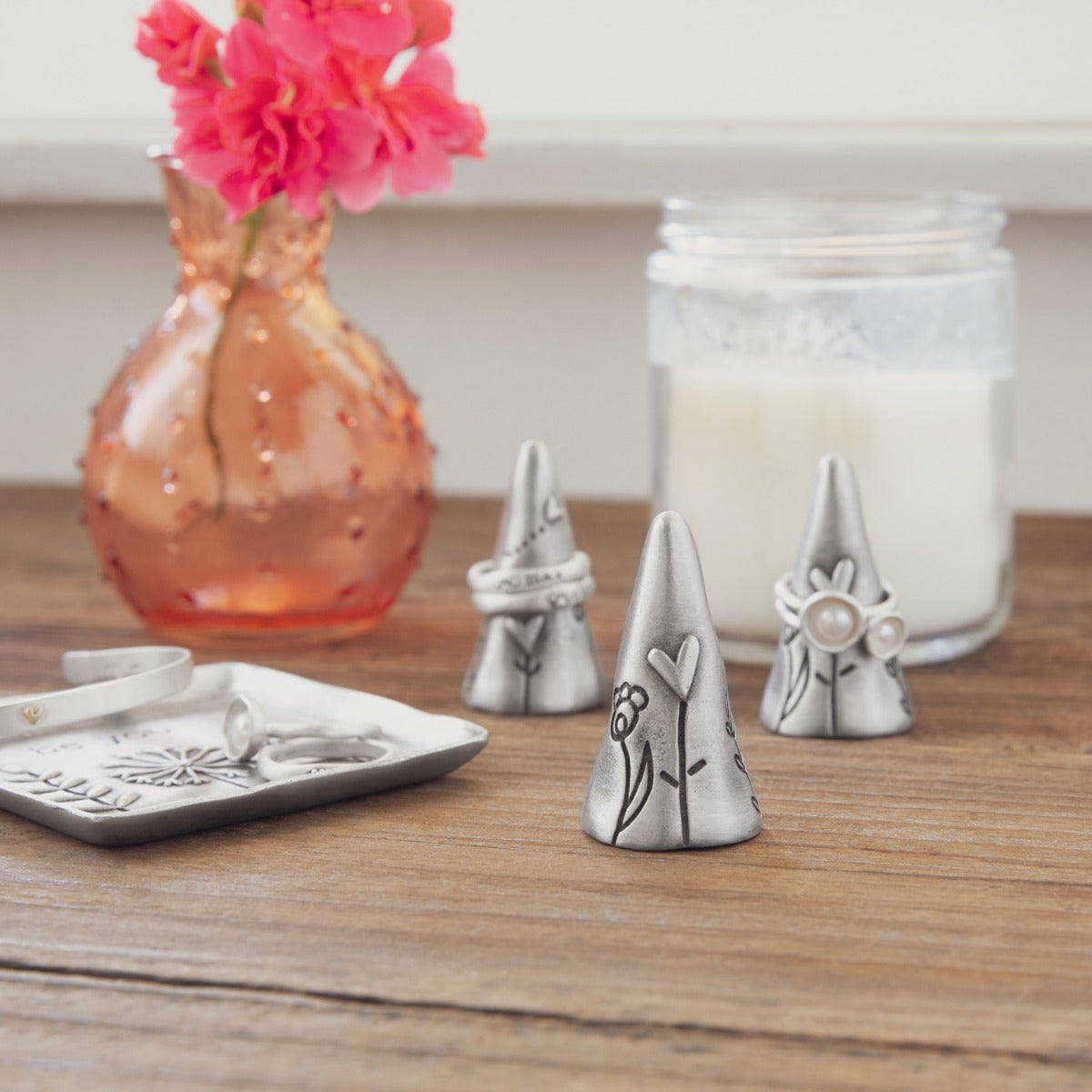 Love Is Everywhere Ring Holder (Pewter)