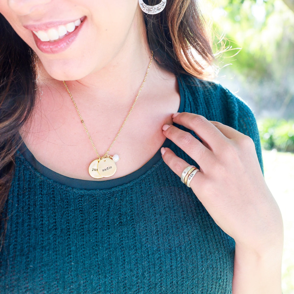 Beloved Name Disc Necklace (9K Solid Gold)