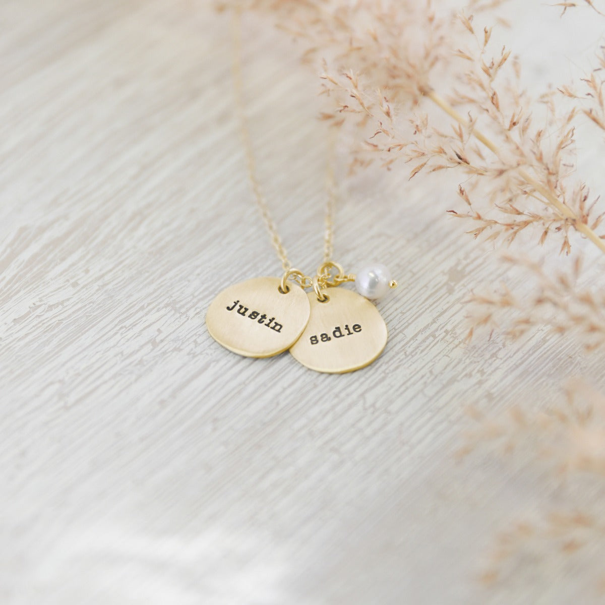 Beloved Name Disc Necklace (14K Solid Gold)