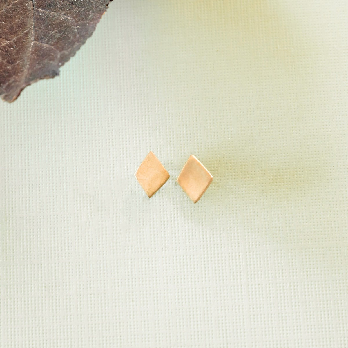Fly A Kite Stud Earrings (9K Solid Gold)