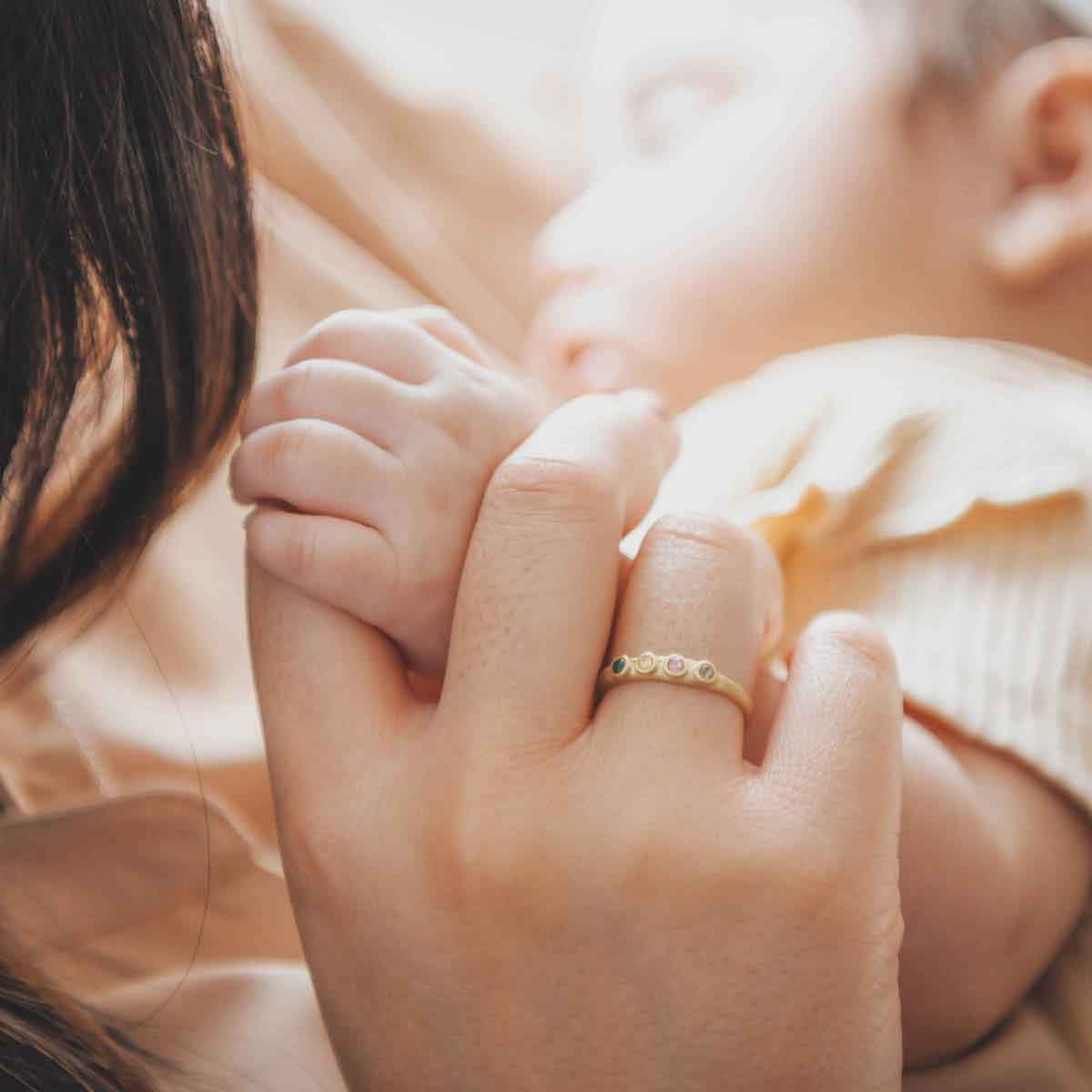 mom wearing a Handcrafted 14k yellow gold mother's rings customizable with up to 6 genuine birthstones