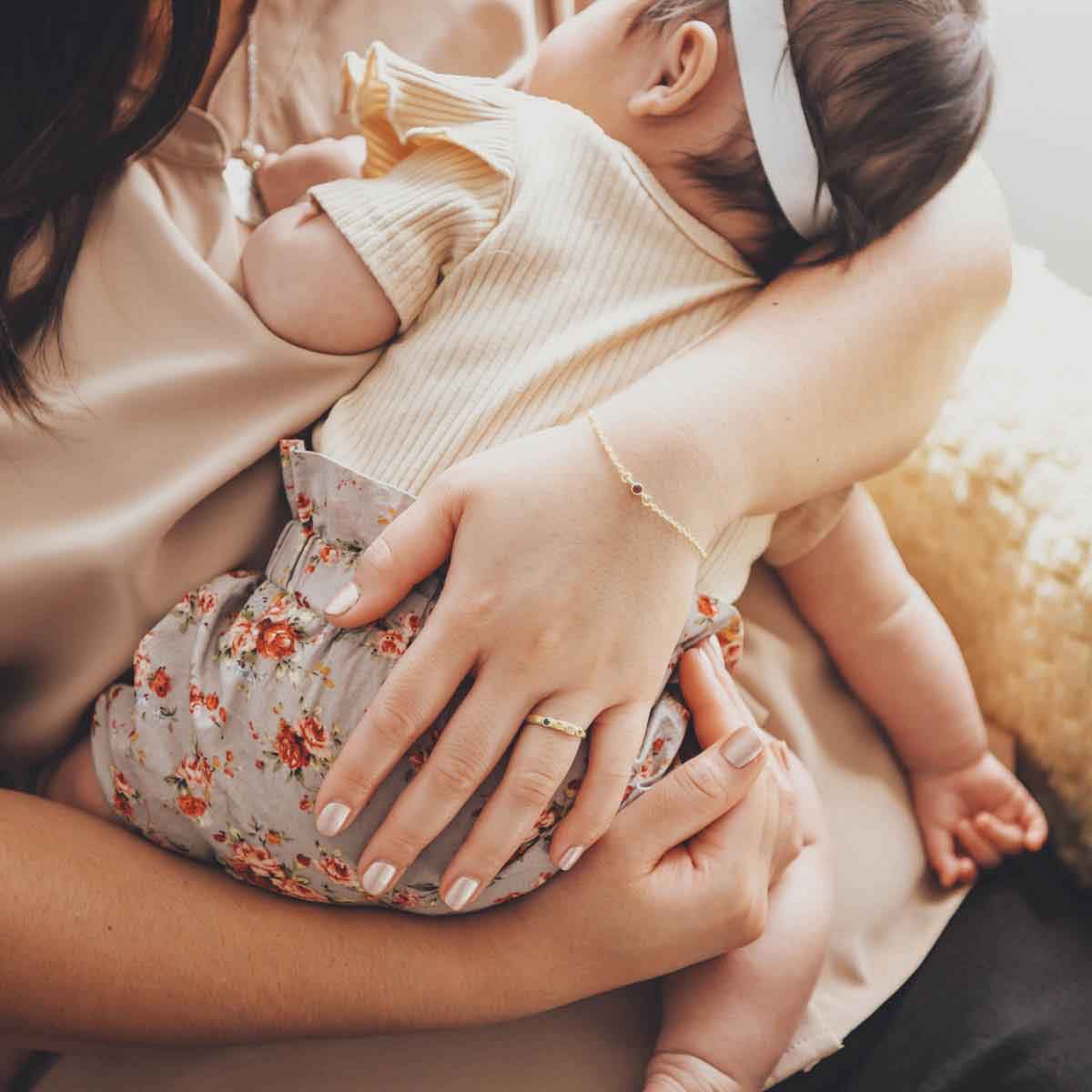 mom wearing a Handcrafted 14k yellow gold mother's rings customizable with up to 6 genuine birthstones