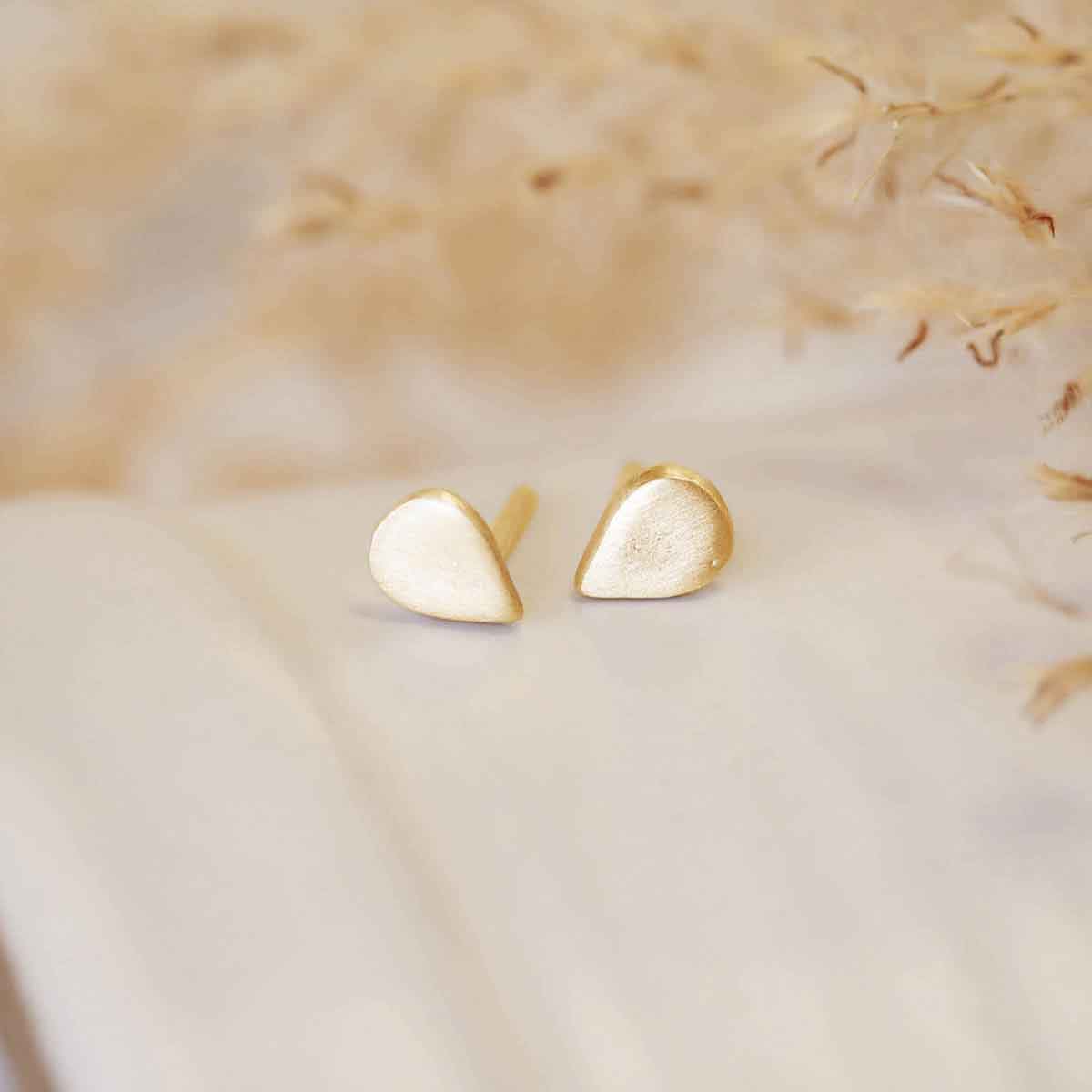 Raindrop Stud Earrings (9K Solid Gold)