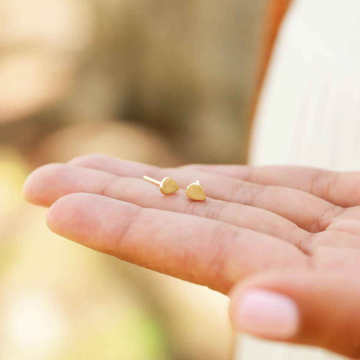 Raindrop Stud Earrings (9K Solid Gold)