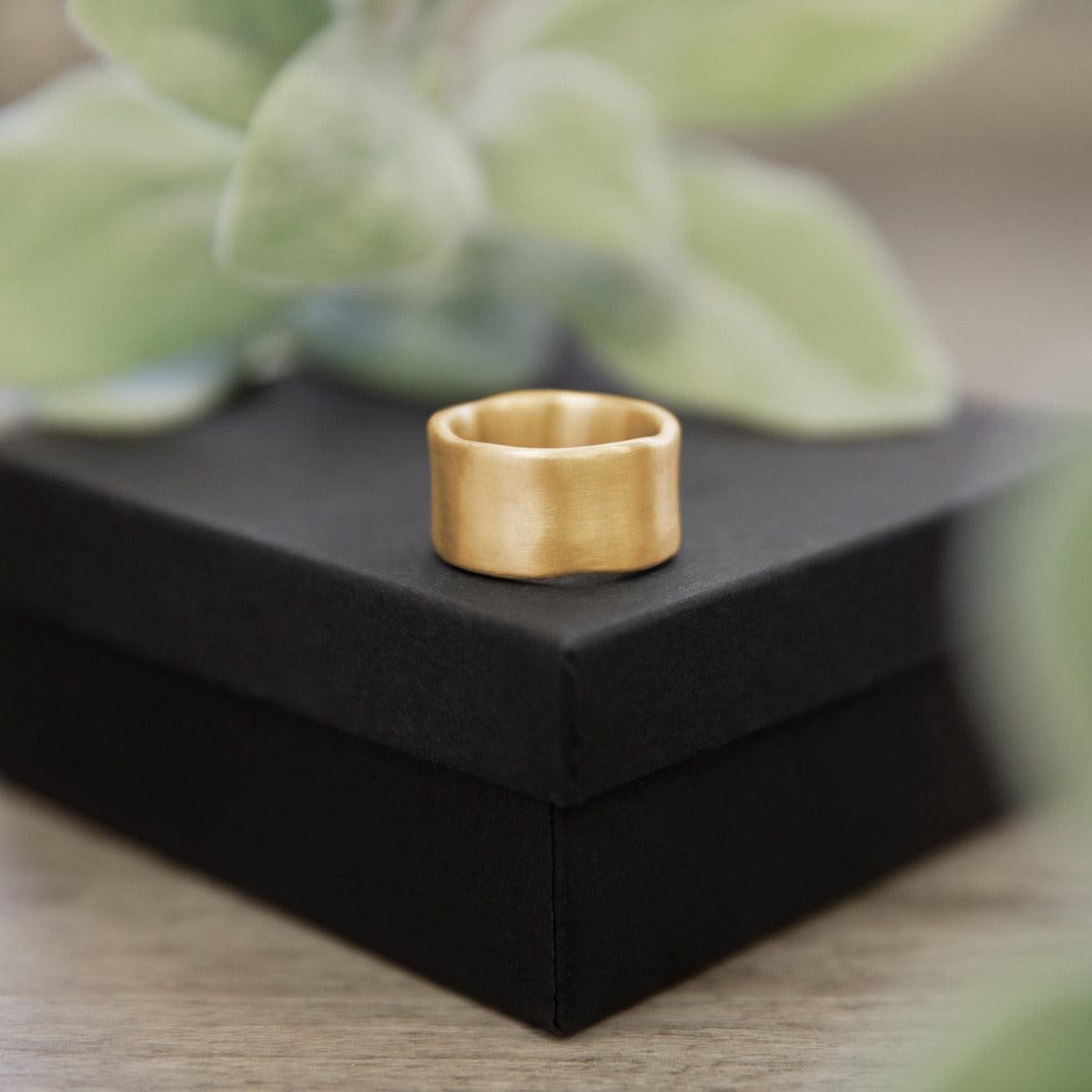Valor Wide Ring (9K Solid Gold)