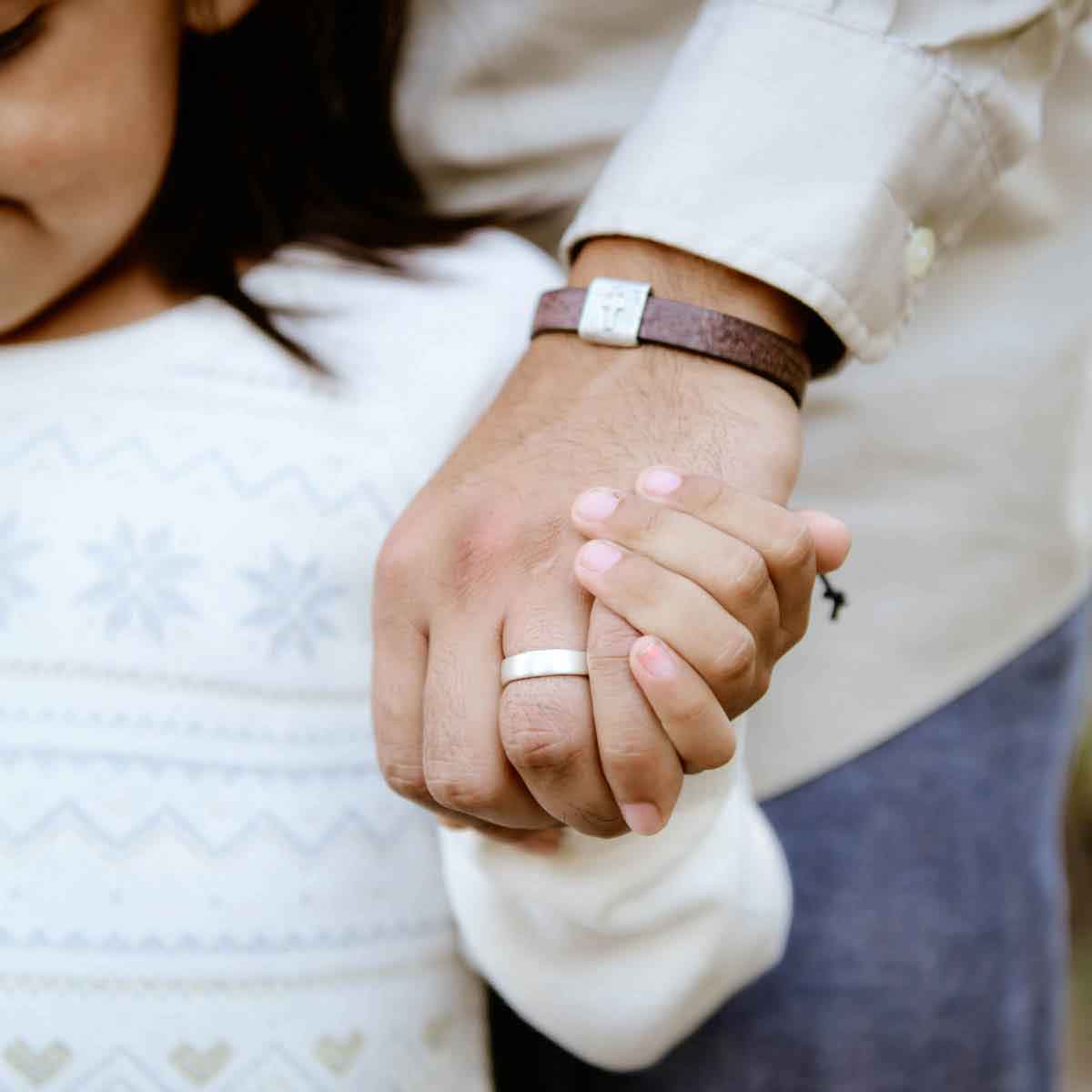 holding gift box with girlfriend