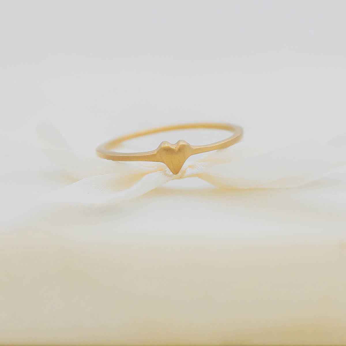 a 10k yellow gold sweet love ring - one heart in a white background