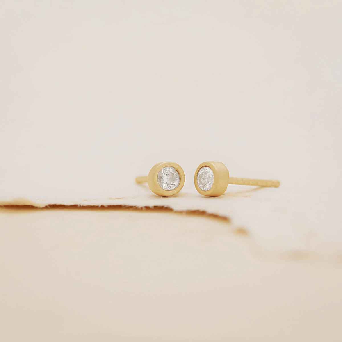 14 yellow gold Dainty Finespun Birthstone Stud Earrings - Medium 3mm