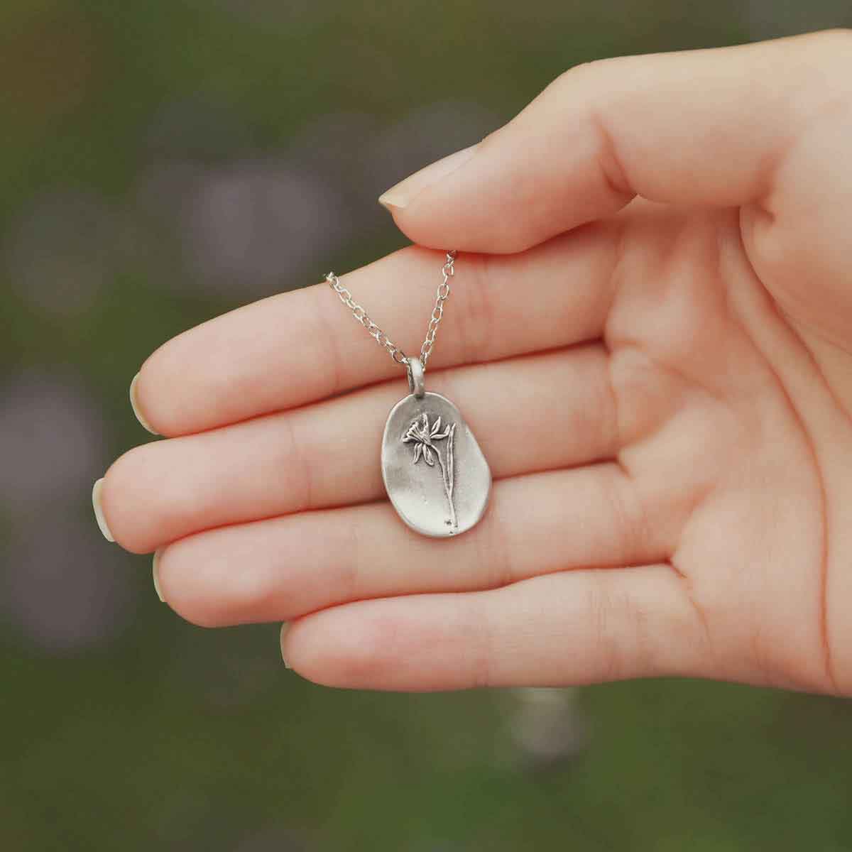a pewter December birth flower necklace with an 18" link chain