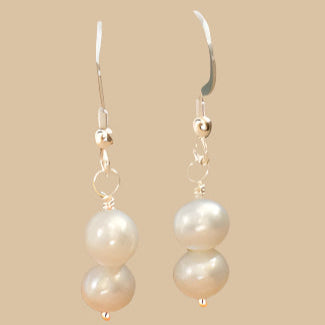 Essential Pearl Earrings