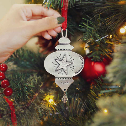  phrase or date  while hanging on a Christmas tree